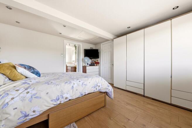 4 bed Detached for sale Image 10