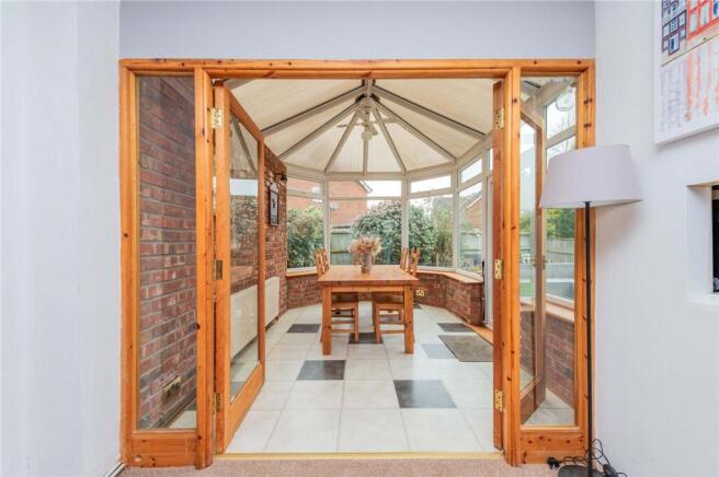 Fieldhouse Drive, Muxton, TF2 photo 4
