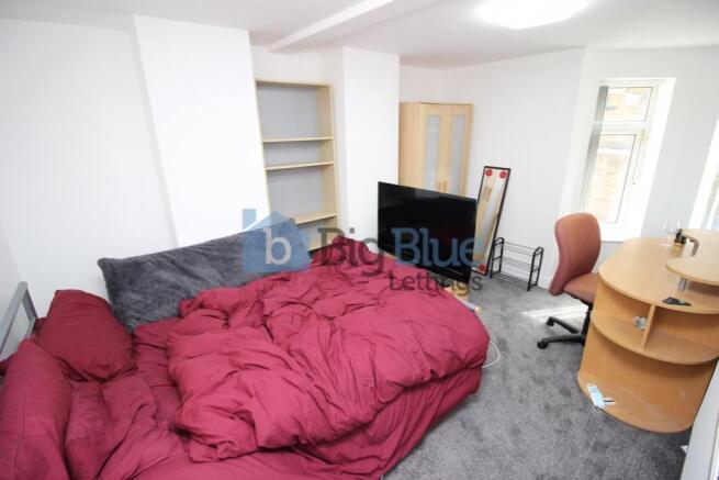 3 bed House Share to rent Image 5