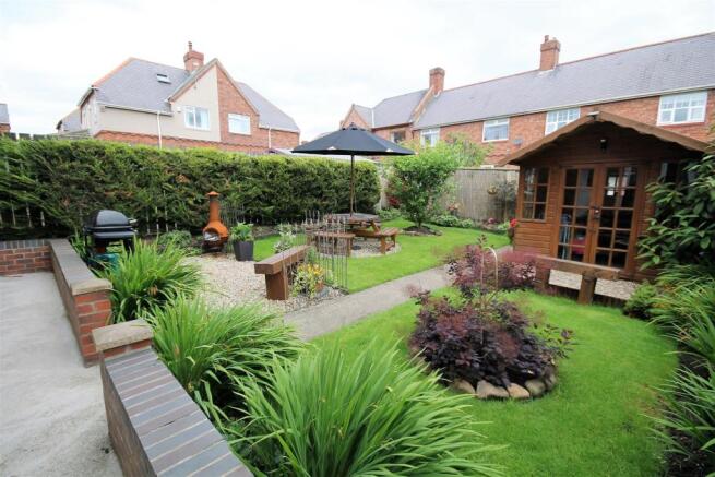 FRONT GARDEN