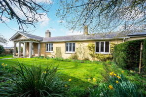 West Lodge, Oxted Road, Godstone RH9 8BG