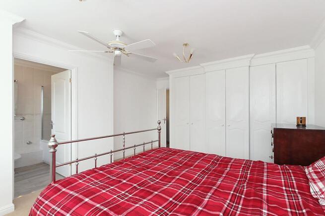 Den-Master-Bed_2.jpg