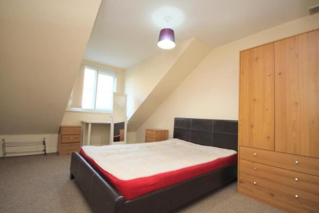 2 bed Apartment to rent Image 4
