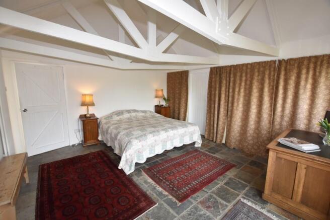 Master Bedroom (2) (Custom).JPG