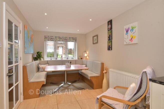 Kitchen/ Breakfast Room