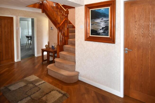 4 bed Detached for sale Image 5