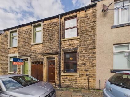 Greenfield Street, Freehold - a 2 bed home with a garden, close to the canal and city centre