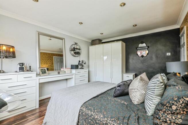 3 bed Semi-Detached for sale Image 12