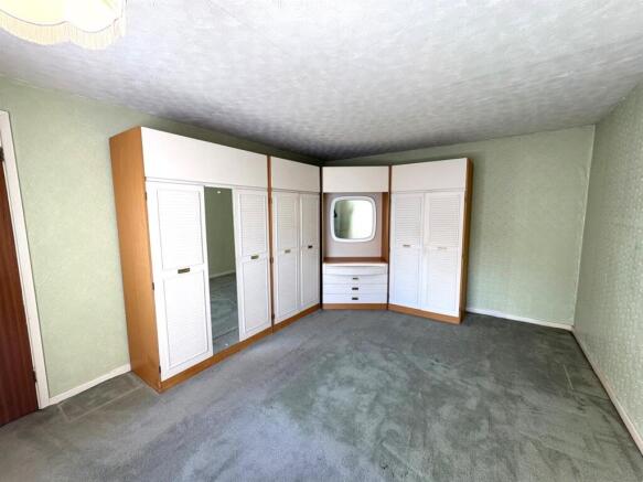4 bed Semi-Detached for sale Image 10