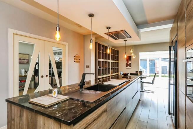 3 bed Bungalow for sale Image 7