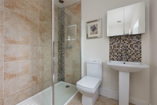 3 Capstan Close-1.jpg
