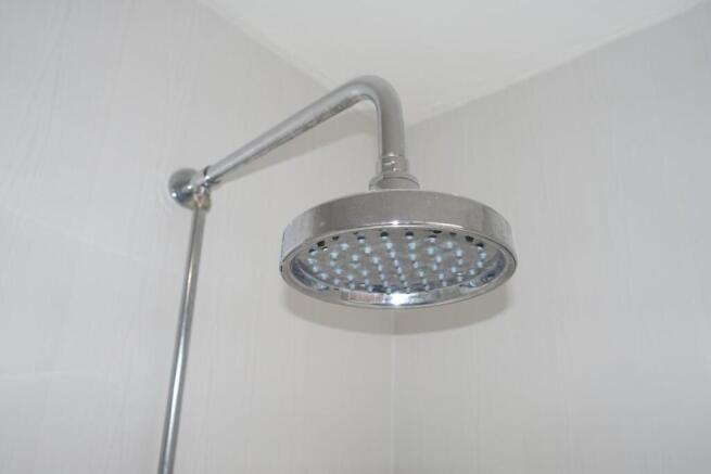 3 bed Terraced to rent Image 8