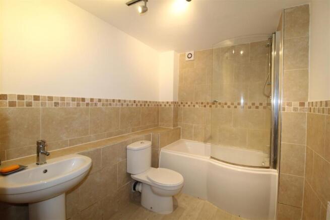 2 bed Apartment to rent Image 5
