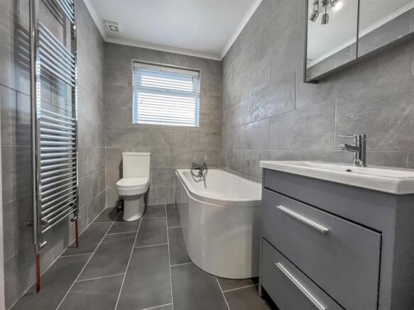 bathroom 2.jpg