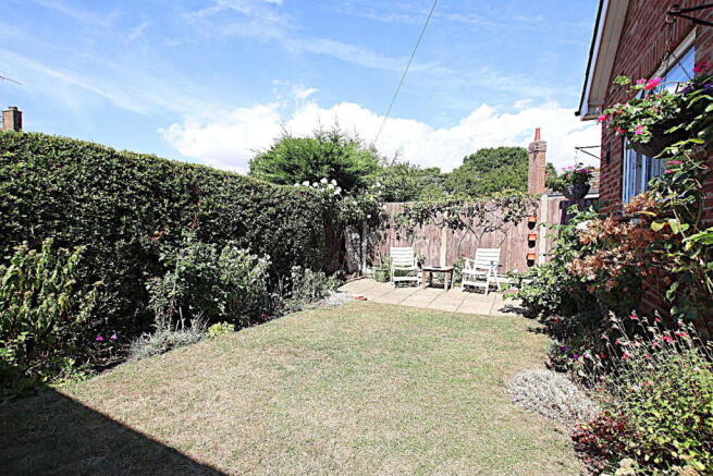 Hillside Crescent 33 - Garden (4)
