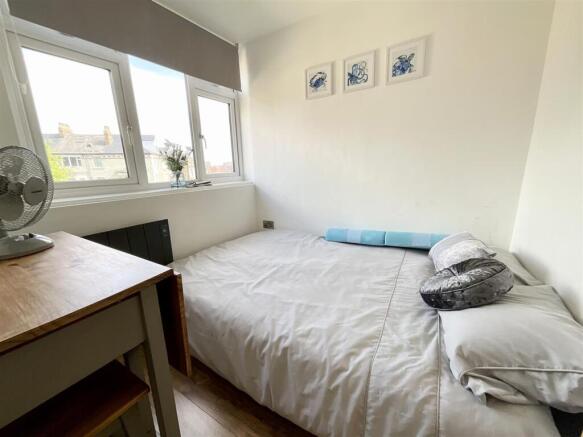 2 bed Apartment for sale Image 5
