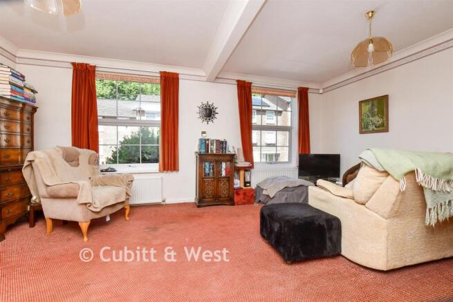 Ardshiel Drive, Redhill, Surrey photo 4