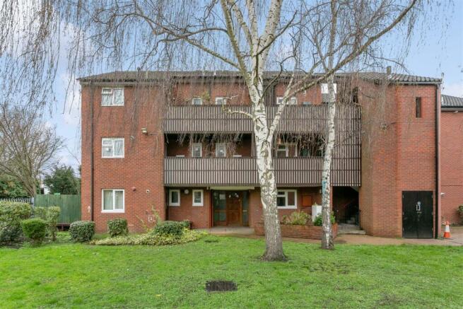 Arnott Close, W4 - FOR SALE