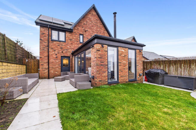 CAM04201G0-PR0136-STILL022