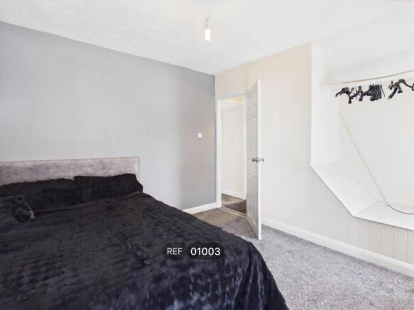 2 bed Terraced to rent Image 12