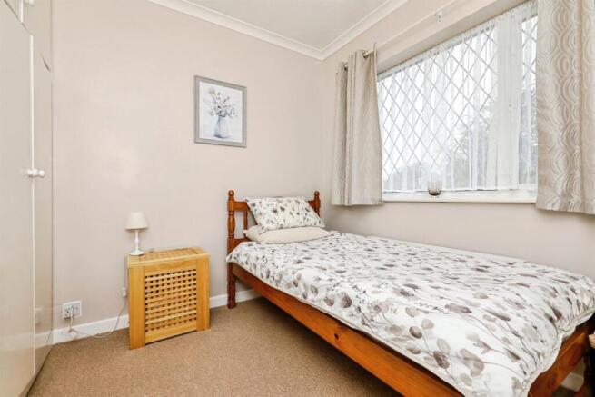 5 bed Detached Bungalow for sale Image 12