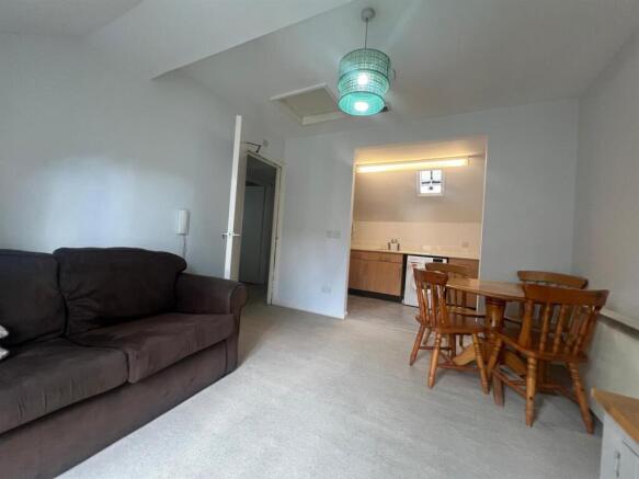 Livingroom:kitchen.jpg