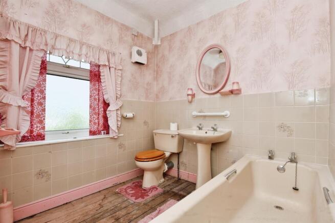 Family Bathroom: