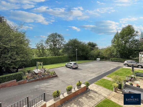 3 bed Apartment to rent Image 9