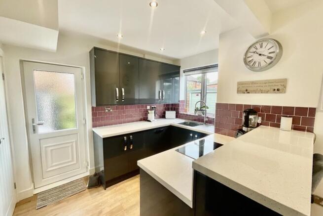 3 bed Semi-Detached for sale Image 8