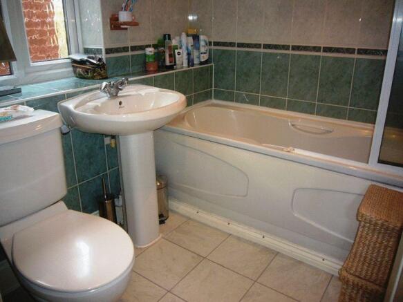 FAMILY BATHROOM