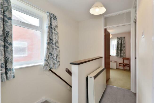 3 Rowland Close - (13).jpg
