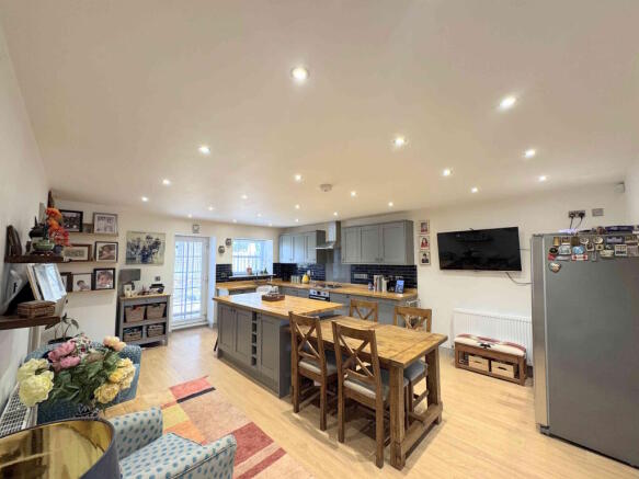 4 bed Town House for sale Image 9