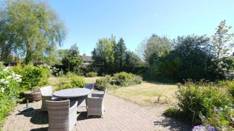 CHAIN FREE Detached bungalow with versatile accomodation