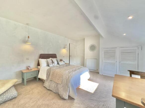 5 bed Terraced for sale Image 12
