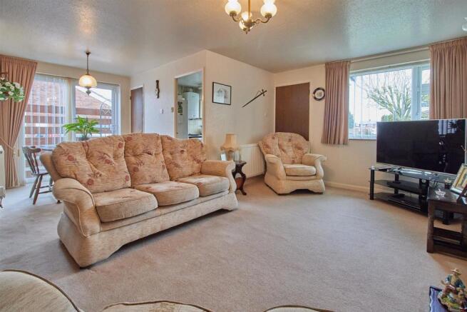 Cambridge Drive, Desford 4.jpg