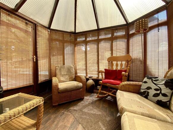 5 bed Semi-Detached for sale Image 12