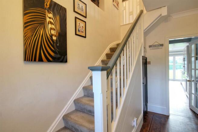 Welcoming Entrance Hallway.jpg