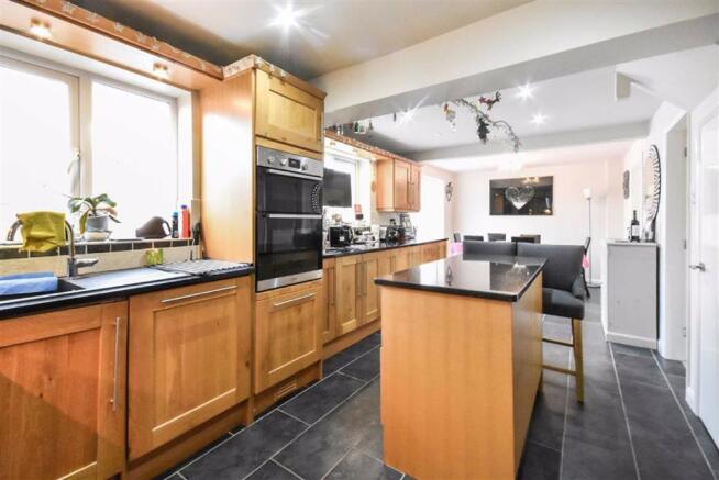 LIVING KITCHEN