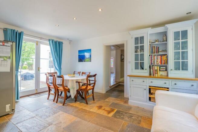 breakfast room 1.jpg