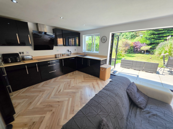 4 bed Detached for sale Image 7