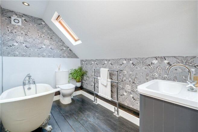 4 bed Detached for sale Image 10