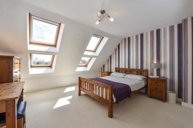 Bed 1.jpg