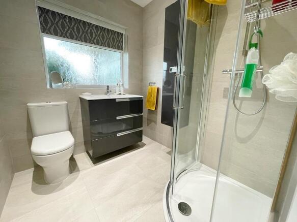 SHOWER ROOM/WC