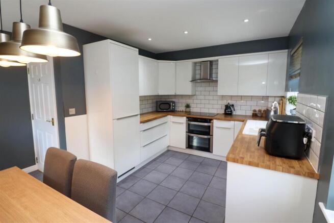 Kitchen/Breakfast Room (1st Floor)