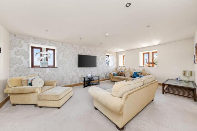 8 bed Detached for sale Image 10