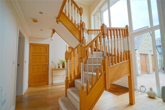 5 bed Detached for sale Image 4