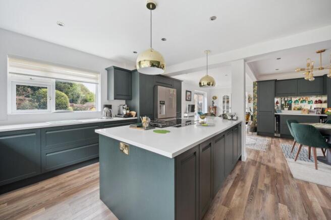 4 bed Detached for sale Image 12