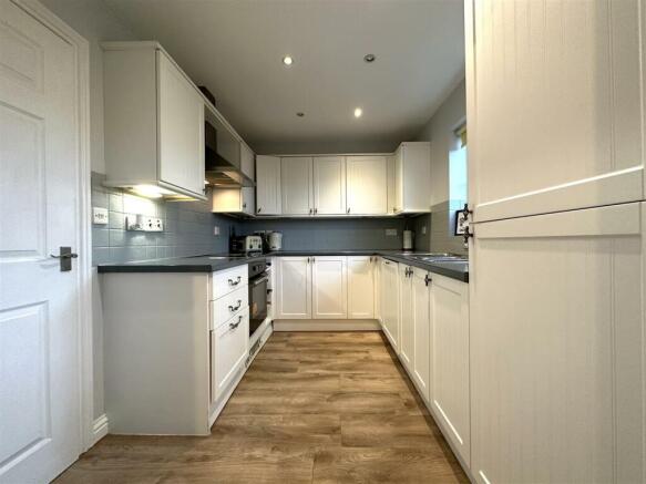 Fitted Kitchen 644