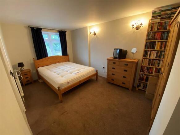bed 1.jpg