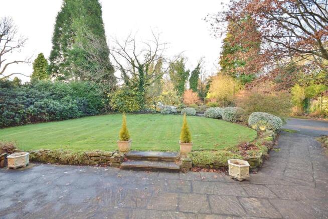 FRONT GARDEN